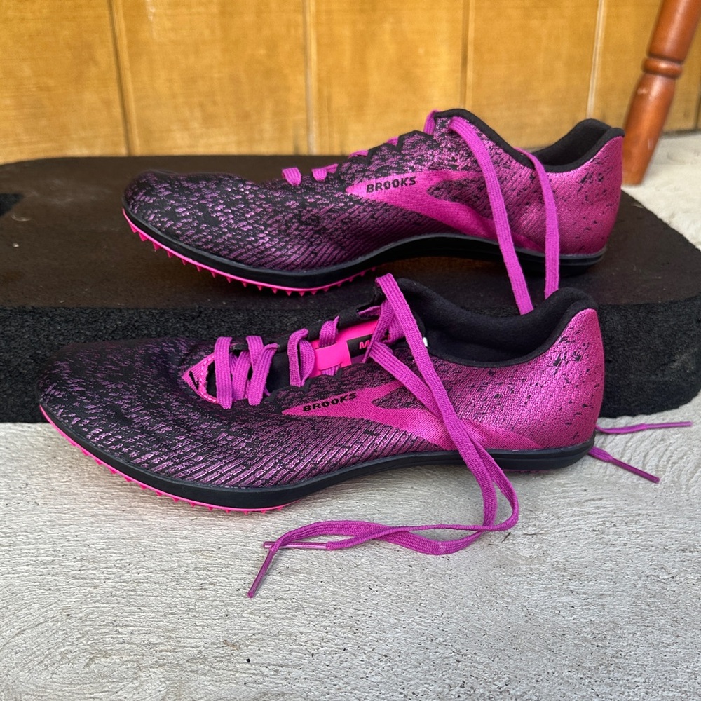 Brooks Women's Black and Pink Athletic Shoes Mach 19